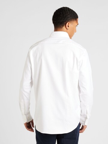 Coupe regular Chemise 'JOE' BOSS en blanc