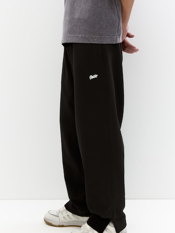 Largi Pantaloni 'STWD' de la Pull&Bear pe negru