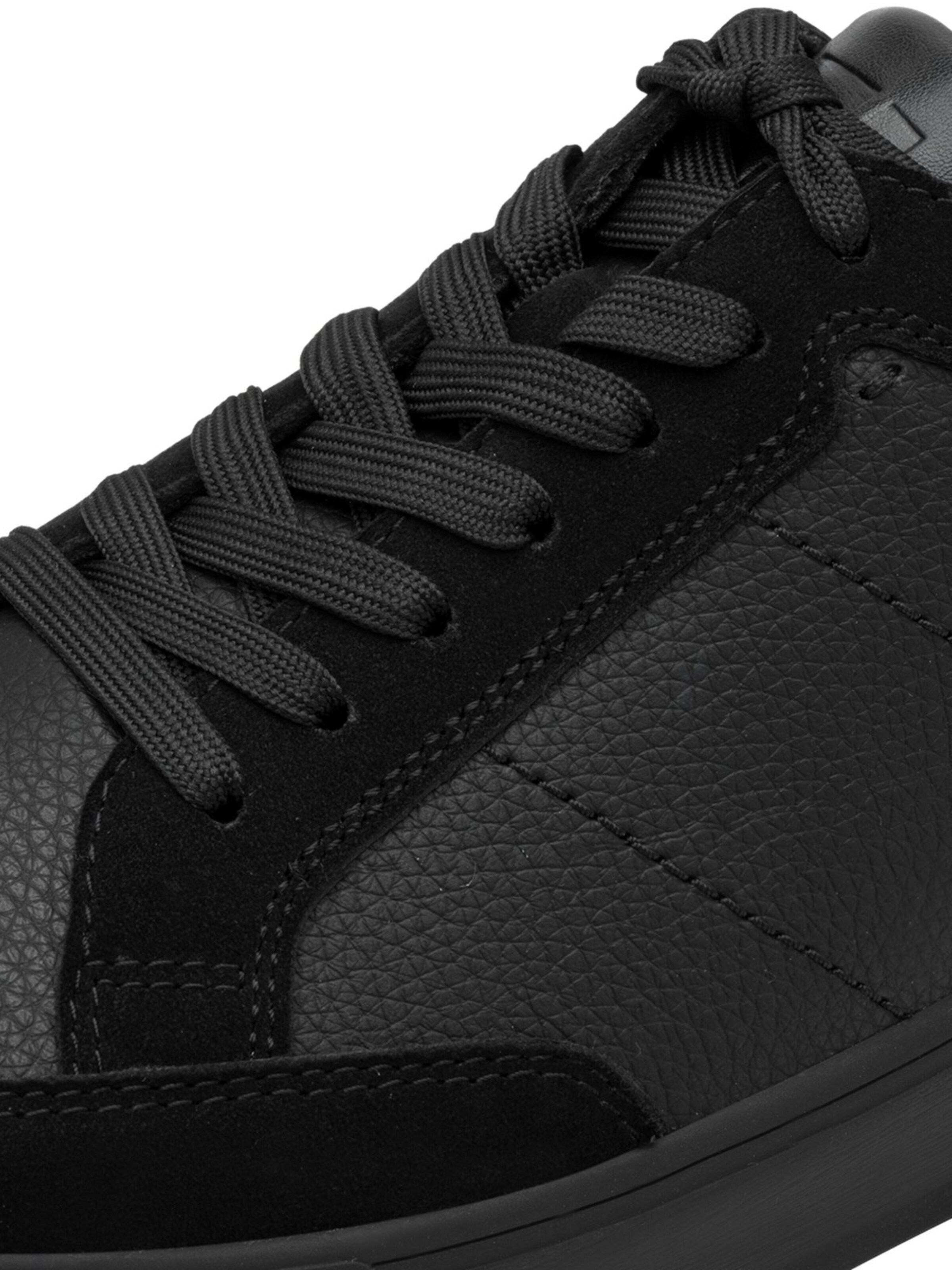 Baskets basses Tamaris en noir