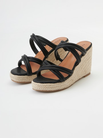 KOROSHI - Zapatos abiertos en negro