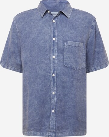 Coupe regular Chemise 'Randy' WEEKDAY en bleu : devant