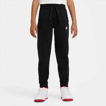 Effilé Pantalon Nike Sportswear en noir : devant