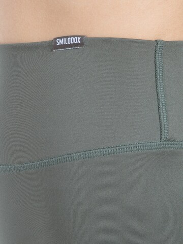 Smilodox Slim fit Leggings ' Jaine ' in Green
