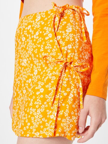 Tally Weijl Regular Shorts in Orange