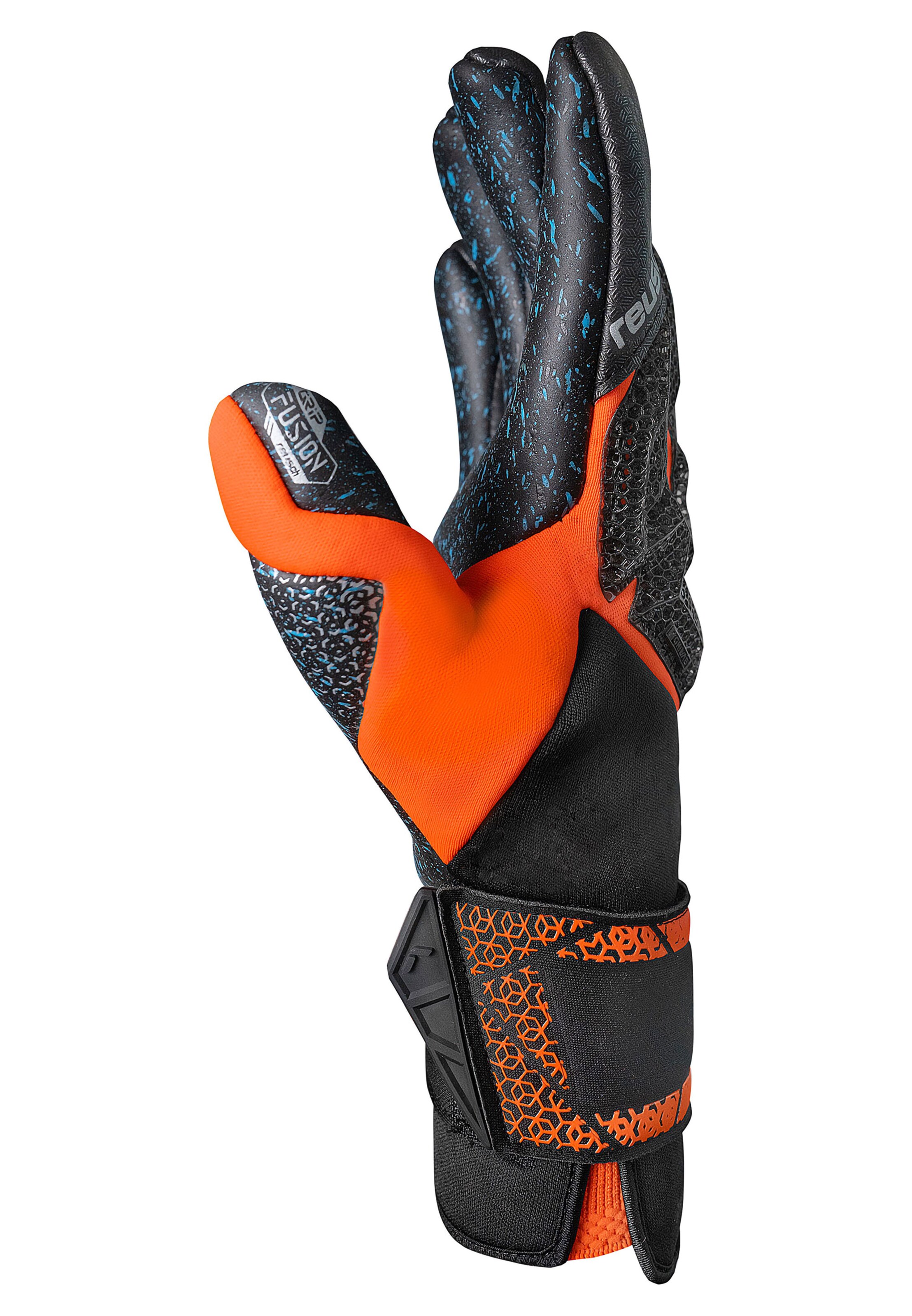 REUSCH Sports gloves 'Attrakt Fusion Carbon® 3D' in Black