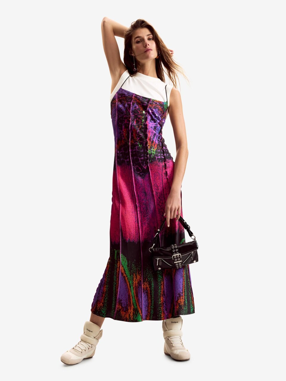 Rochie de la Desigual pe roșu
