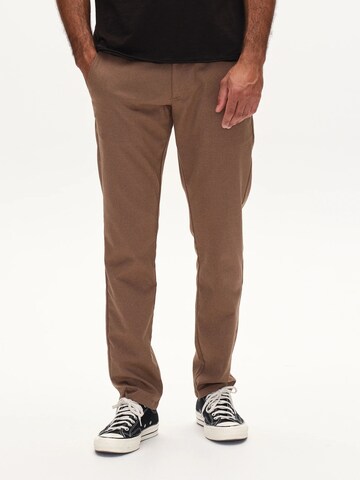 Regular Pantalon 'Paul' GABBA en marron : devant