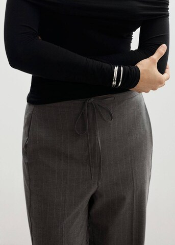 MANGO Regular Hose 'Fiocco' in Grau
