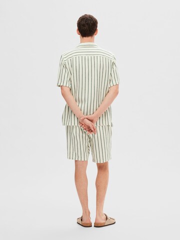 SELECTED HOMME Comfort fit Button Up Shirt 'SLHSal' in Green