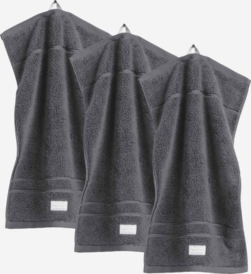 GANT Towel in Grey: front