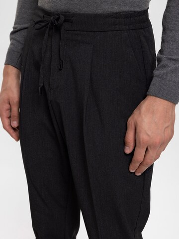 Regular Pantalon Antioch en gris