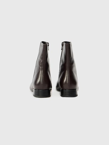 VAGABOND SHOEMAKERS Nízké kozačky 'MONA' – hnědá