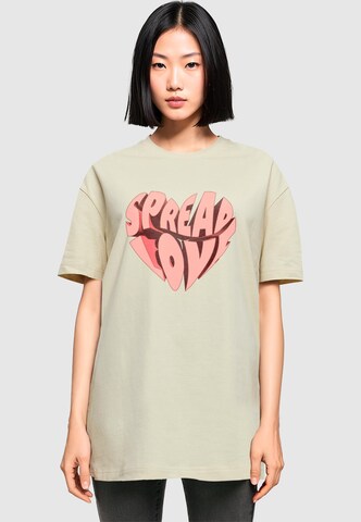 Merchcode T-Shirt 'Hugs & Love - Spread Love' in Beige: Vorderseite