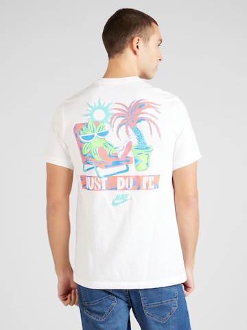 T-Shirt 'SPRING BREAK SUN' Nike Sportswear en blanc : devant