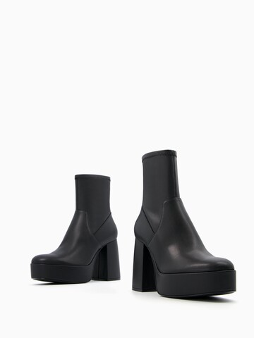 Bershka Stiefelette in Schwarz