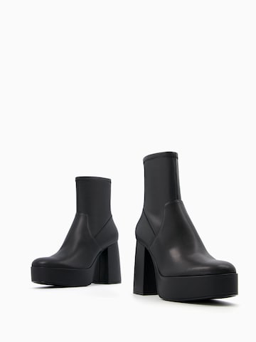 Botine de la Bershka pe negru