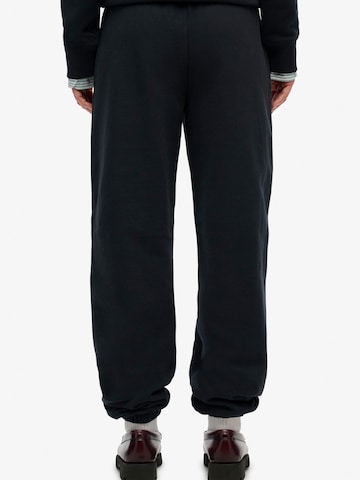 Superdry Zúžený strih Nohavice 'ESSENTIAL' - Čierna