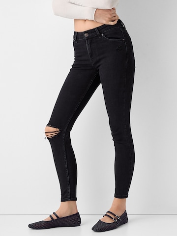 Bershka Skinny Jeans in Black: front