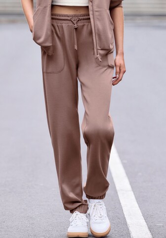Copenhagen Studios Tapered Hose in Braun: Vorderseite