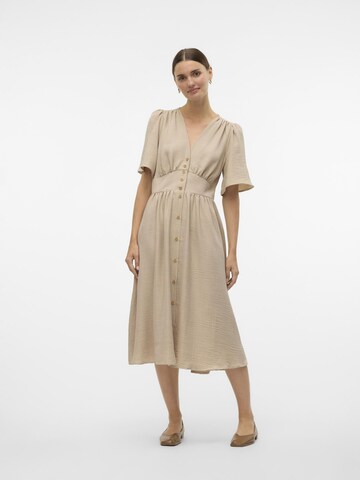 Robe-chemise 'VMMELANEY' VERO MODA en beige : devant