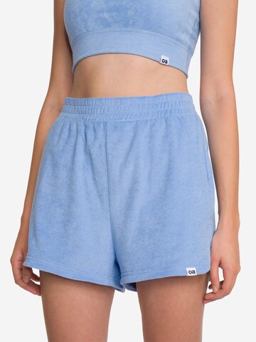 OCEANSAPART Loosefit Shorts in Blau