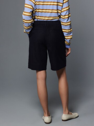 Next Regular Chinobyxa i blå