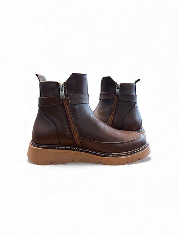 Begoria Boots in Brown