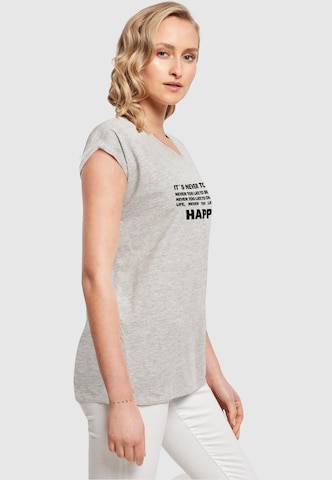 Merchcode Shirt 'Never Too Late' in Grijs