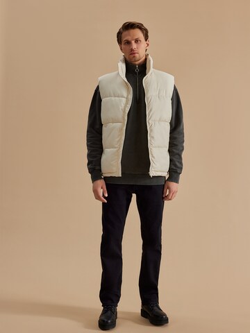 DAN FOX APPAREL Vest 'Vincent' i hvid