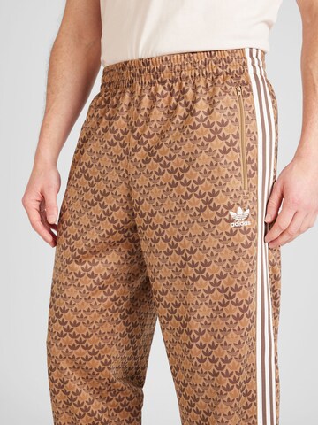 ADIDAS ORIGINALS - regular Pantalón 'Classic' en marrón