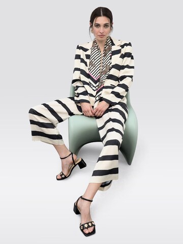 Lola Casademunt Blazer | bela barva