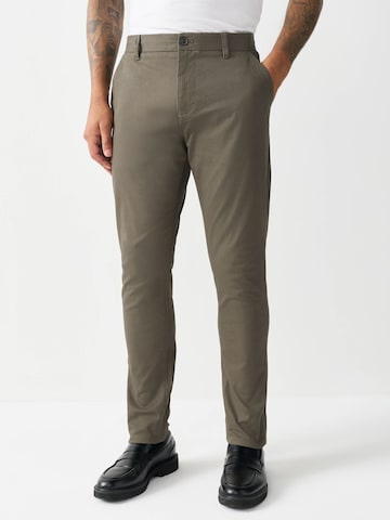 Next - Slimfit Calças chino em castanho: frente