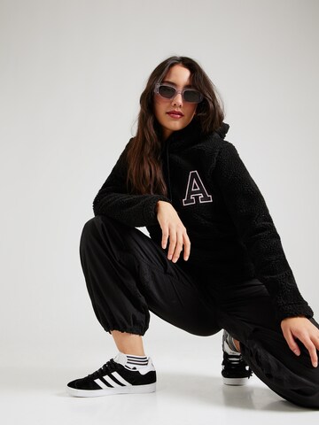 AÉROPOSTALE Sweatshirt i sort