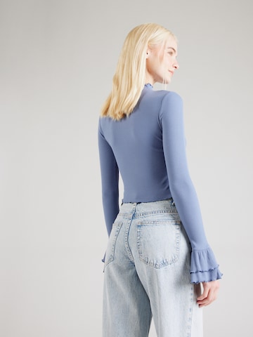 florence by mills exclusive for ABOUT YOU T-shirt 'Sumac' i blå
