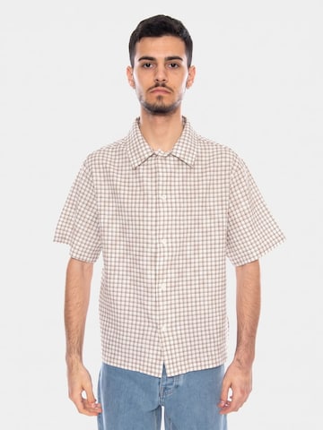 Comfort fit Camicia 'Zed Shirt SS White/Brown' di EDWIN in marrone: frontale