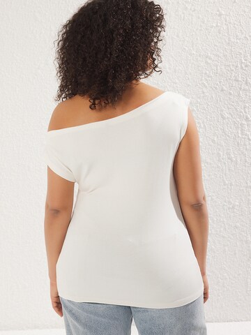 Trendyol Curve Topp, värv beež