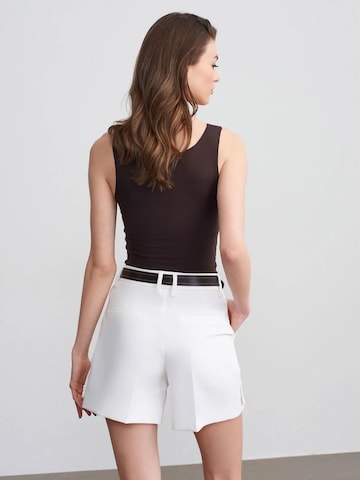 Top di Dilvin in marrone