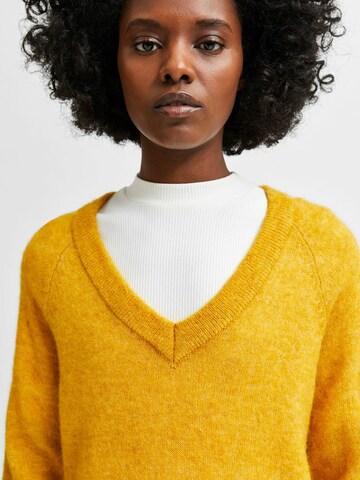 Pull-over 'SLFLulu' SELECTED FEMME en jaune