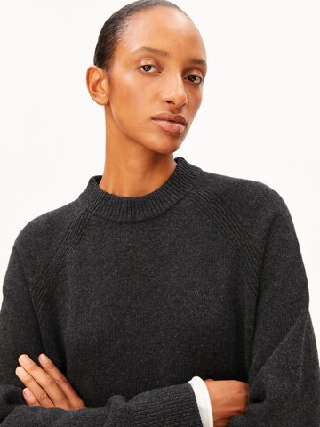 ARMEDANGELS Pullover in Grau