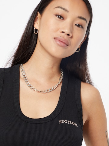 BDG Urban Outfitters Топ в черно