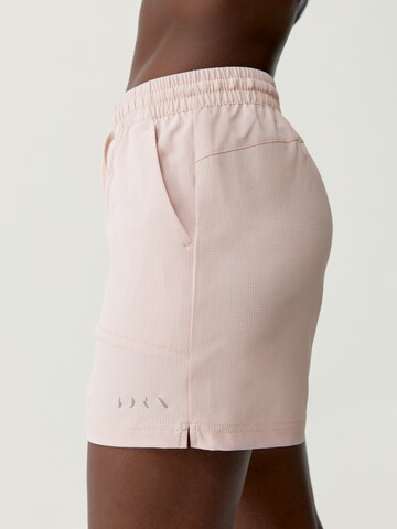 Regular Pantalon de sport Born Living Yoga en rose