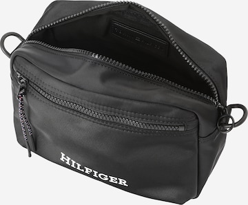 TOMMY HILFIGER Skuldertaske i sort