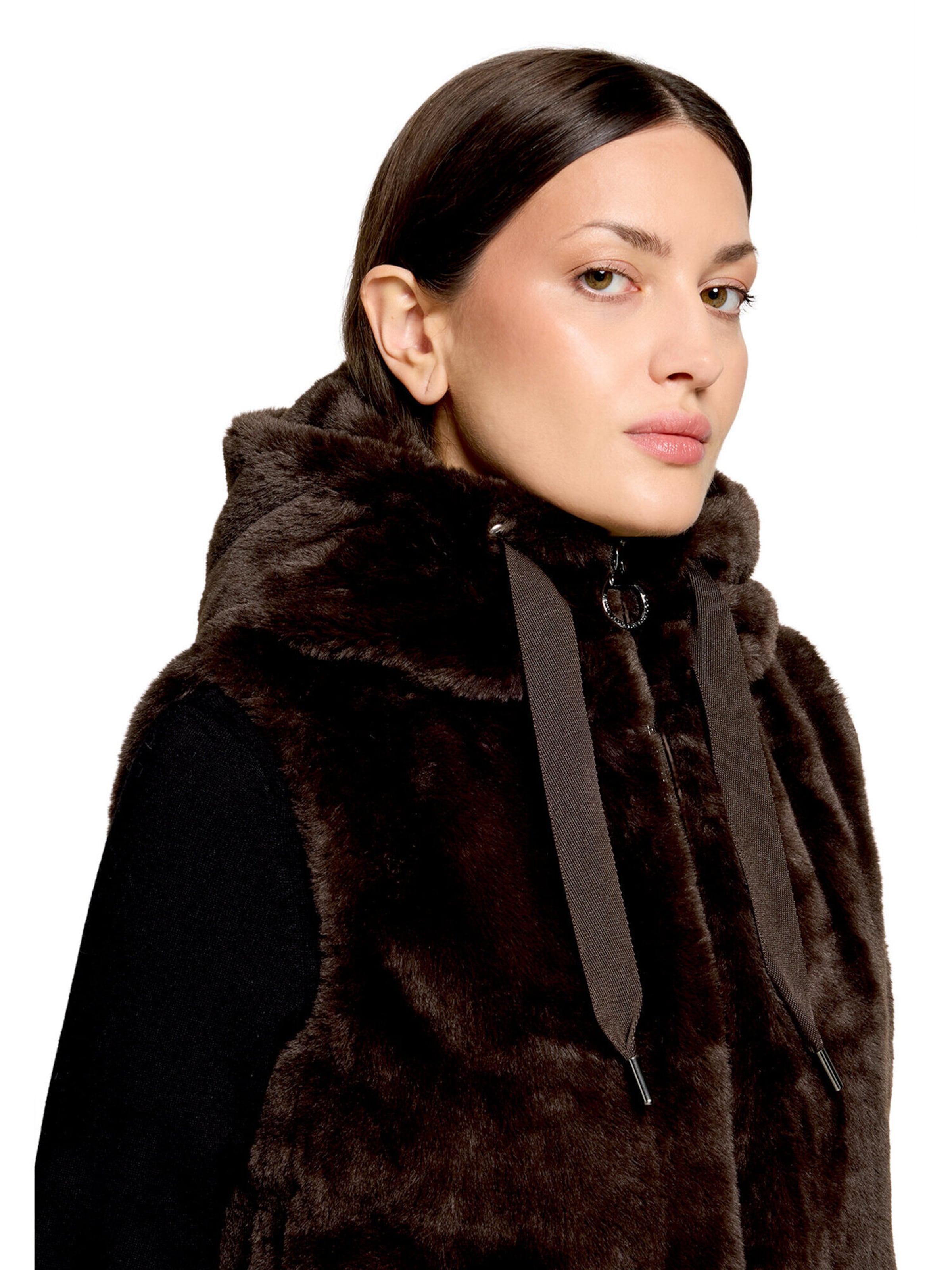 Betty Barclay Vest in Brown