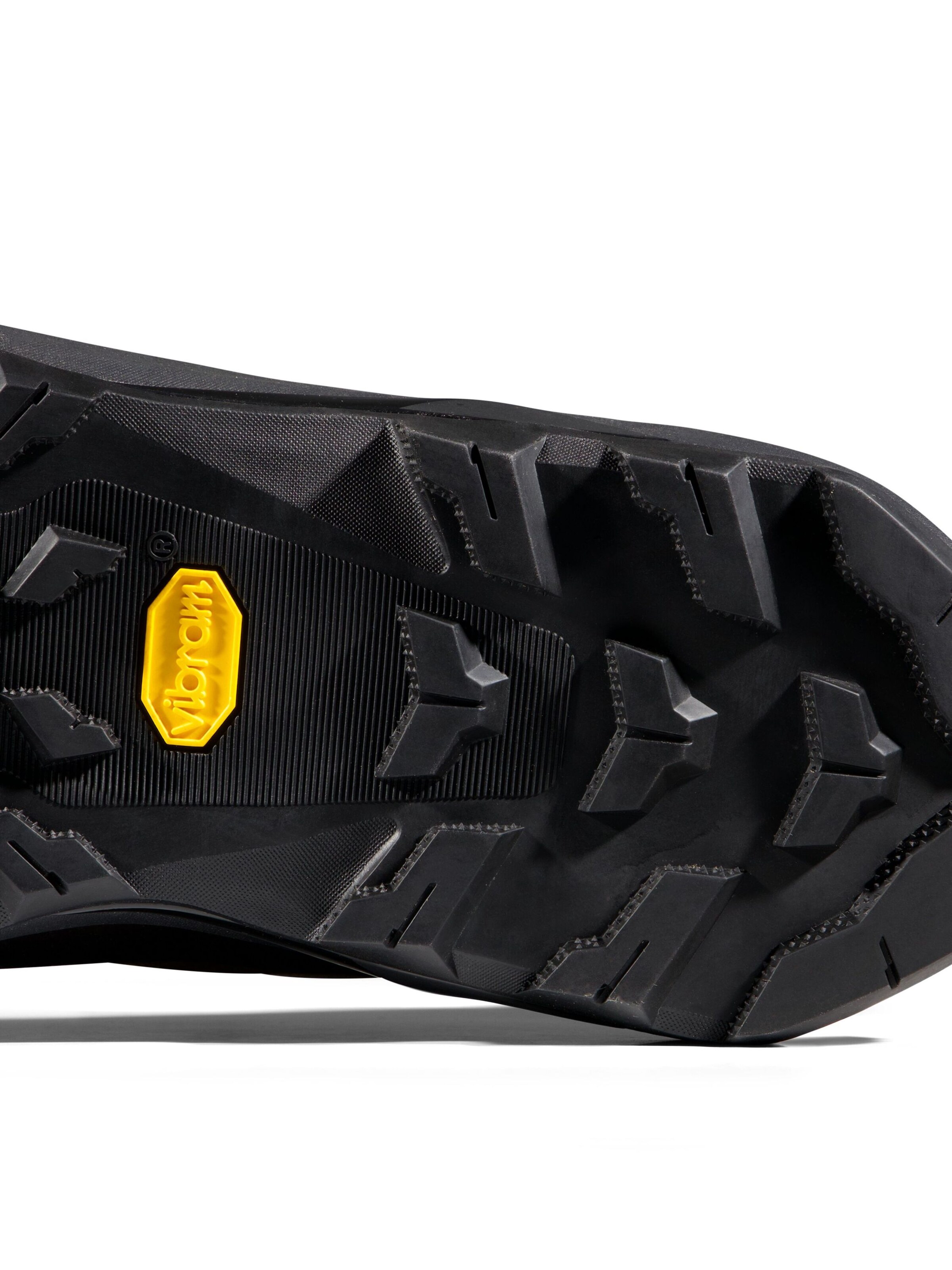 MAMMUT Flats in Brown