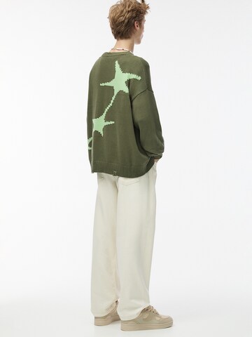 Pull&Bear Sweater in Green: front