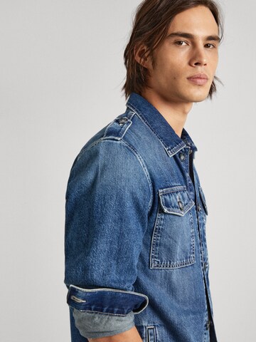 Pepe Jeans Between-Season Jacket 'Luka Stencil' in Blue