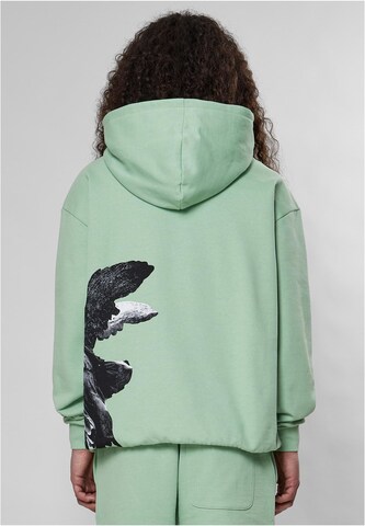 9N1M SENSE Sweatshirt 'Honor & Glory' in Grün: Vorderseite