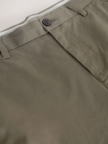 Next - Slimfit Calças chino em castanho