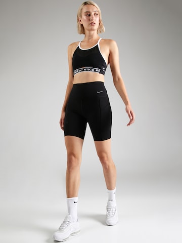 NIKE Skinny Sportshorts in Schwarz