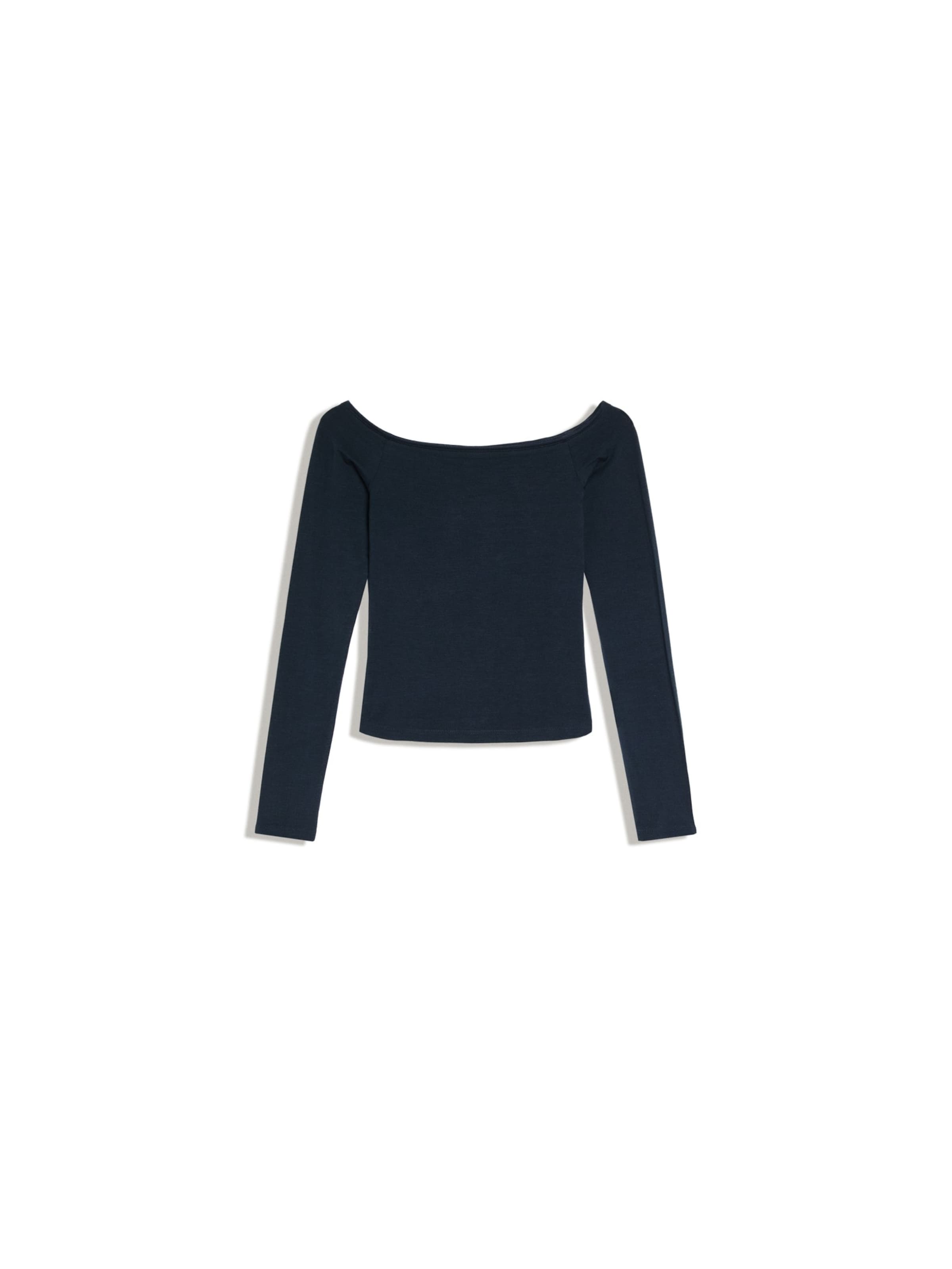 Tricou de la Bershka pe albastru: față